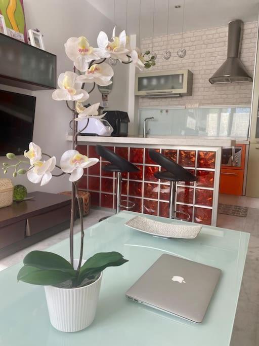 FIBES con parking gratis. Apartamento Sevilla Este. Apartamento Sevilla
