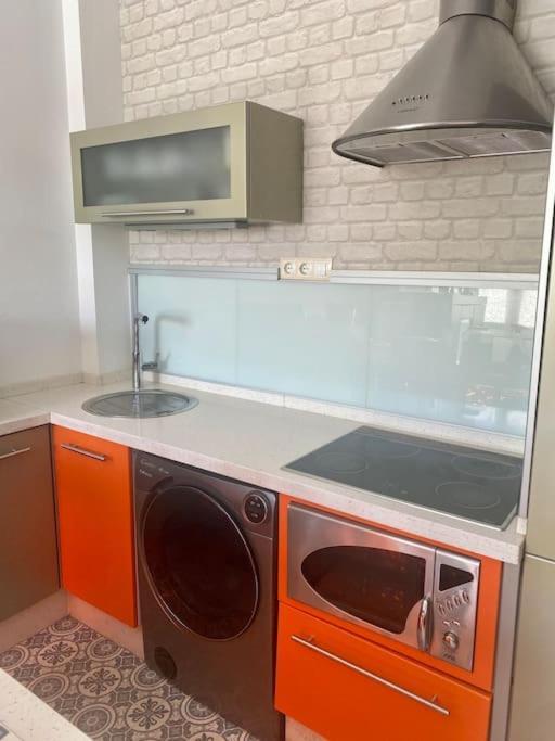FIBES con parking gratis. Apartamento Sevilla Este.