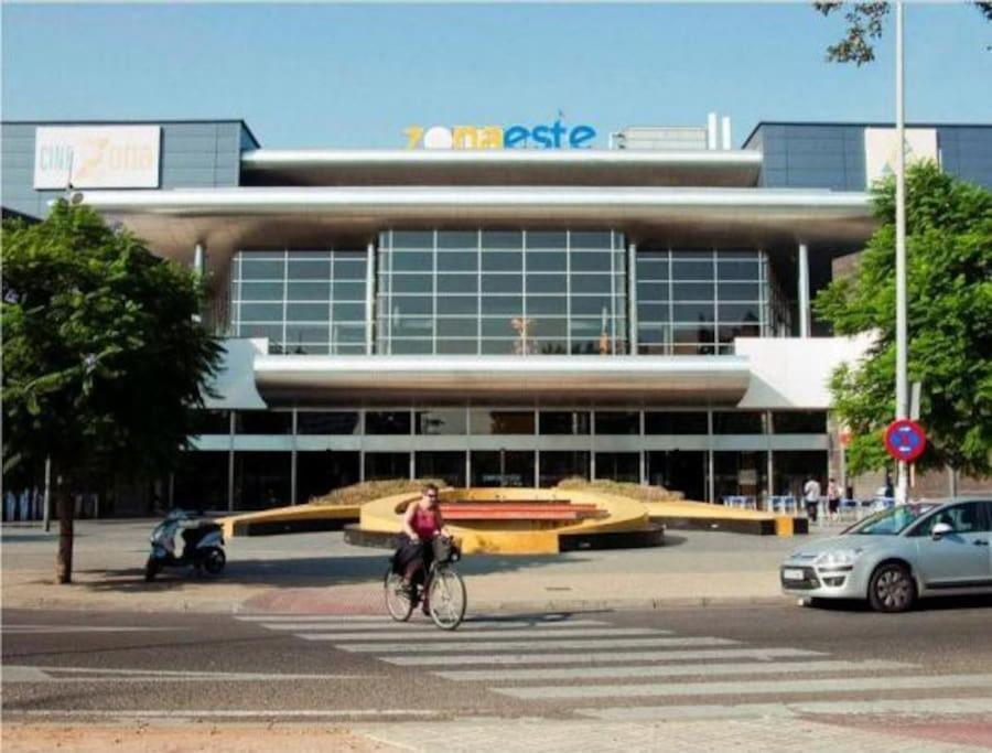 FIBES con parking gratis. Apartamento Sevilla Este. Apartamento Sevilla