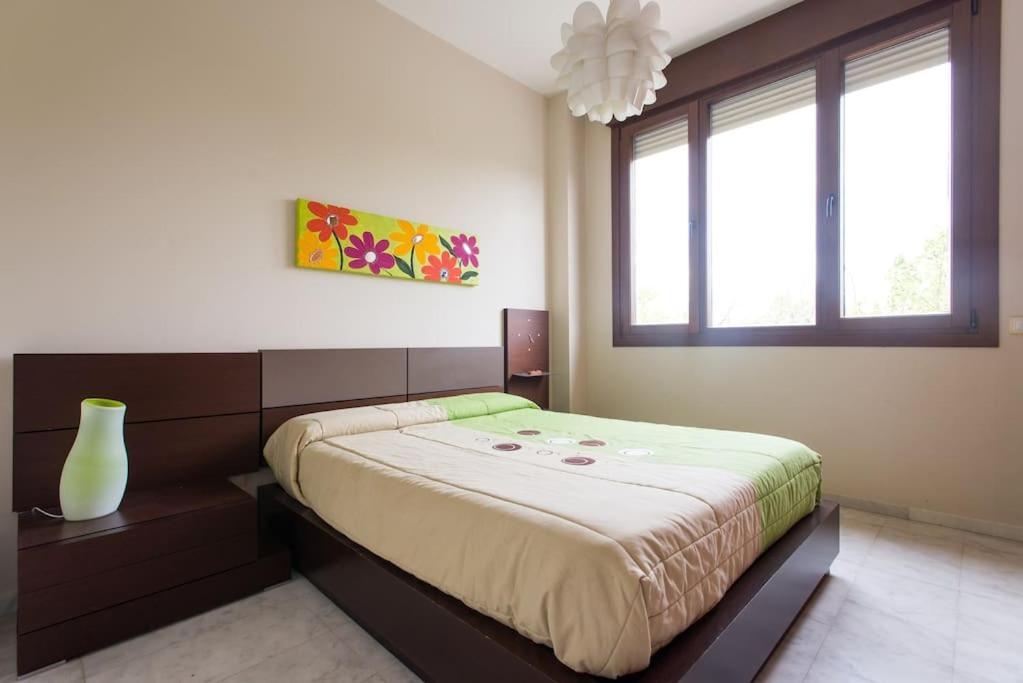 FIBES con parking gratis. Apartamento Sevilla Este. *