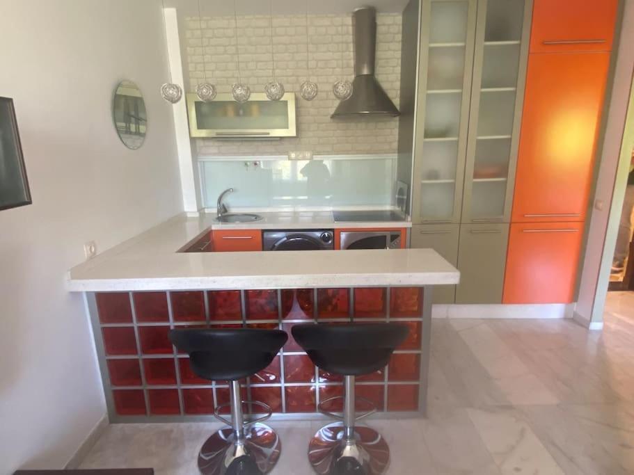 FIBES con parking gratis. Apartamento Sevilla Este. Apartamento Sevilla