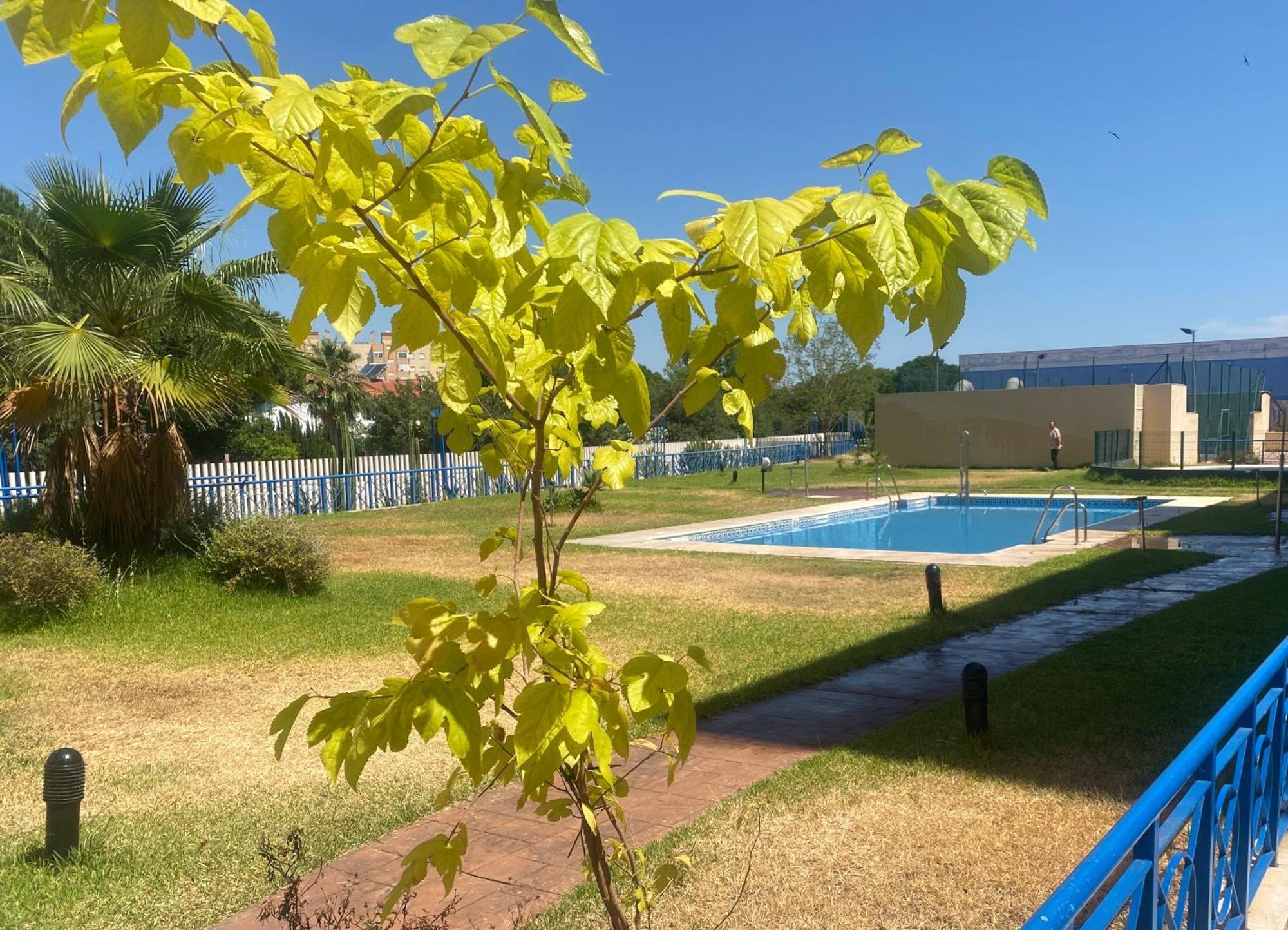FIBES con parking gratis. Apartamento Sevilla Este. * Sevilla